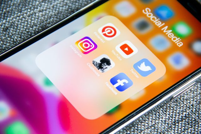 impacts of social media on teenagers